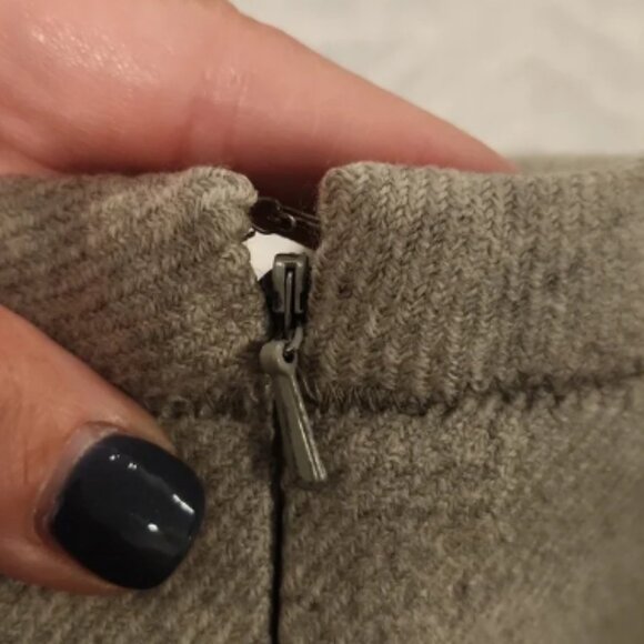 BCBGMaxAzria Gray Knee-Length Pencil Skirt Size 2 - Picture 6 of 10